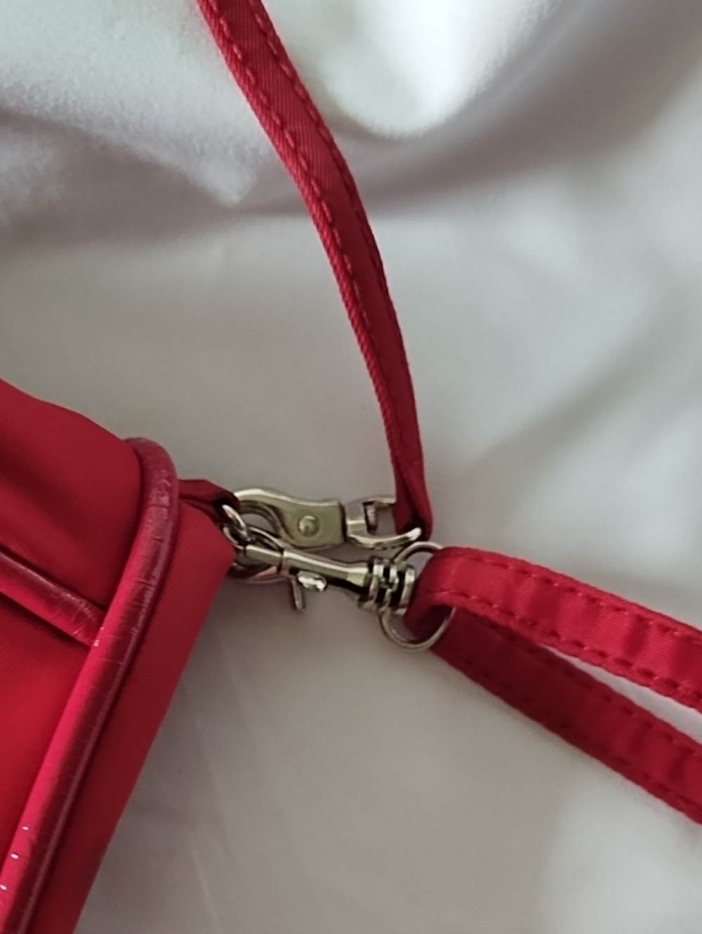 Travelon Red Crossbody Shoulder Bag - Picture 7 of 9